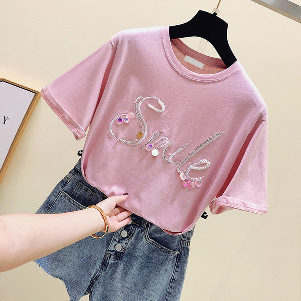 Μοντέρνο γυναικείο T-shirt με κοντό μανίκι πούλιες και πέτρες είναι τρία χρώματα