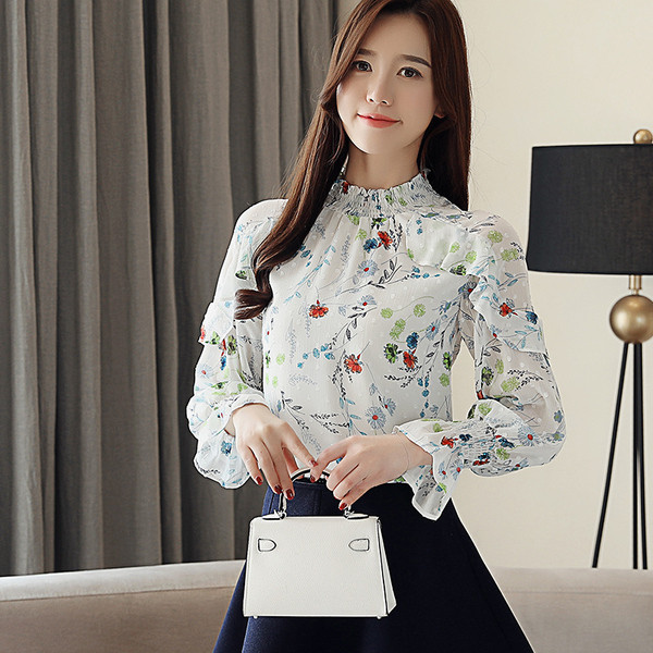 Κομψή μπλούζα με μακριά μανίκια σε δύο χρώματα με μοτίβα λουλουδιών