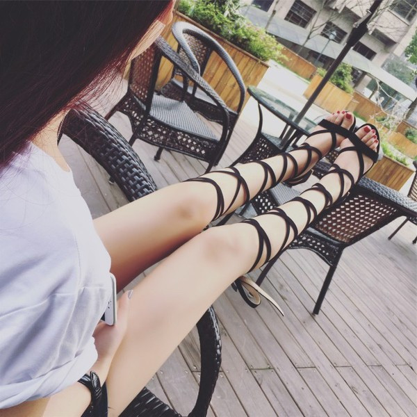 Modern női fűzős szandál két színben