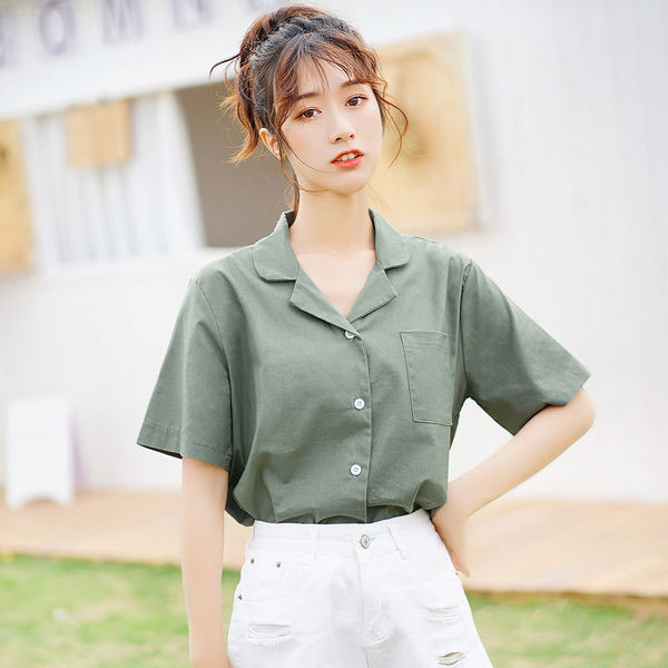 Modern női ing rövid ujjú, zöld színű zsebbel