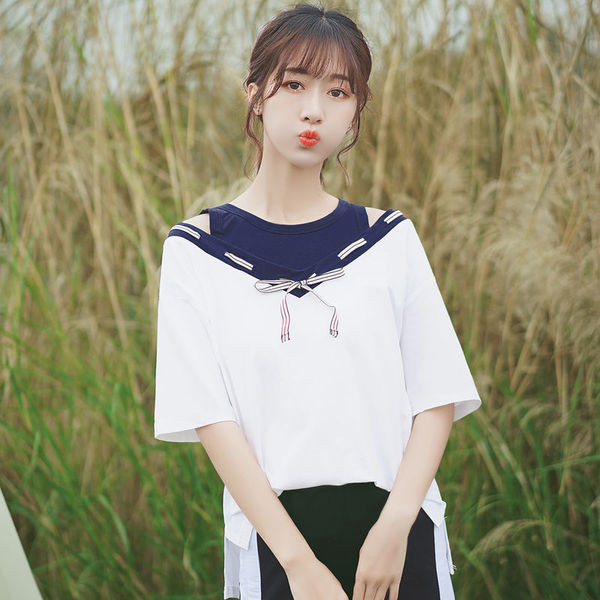 Bluză de damă elegantă cu mâneci scurte și model asimetric cu panglică