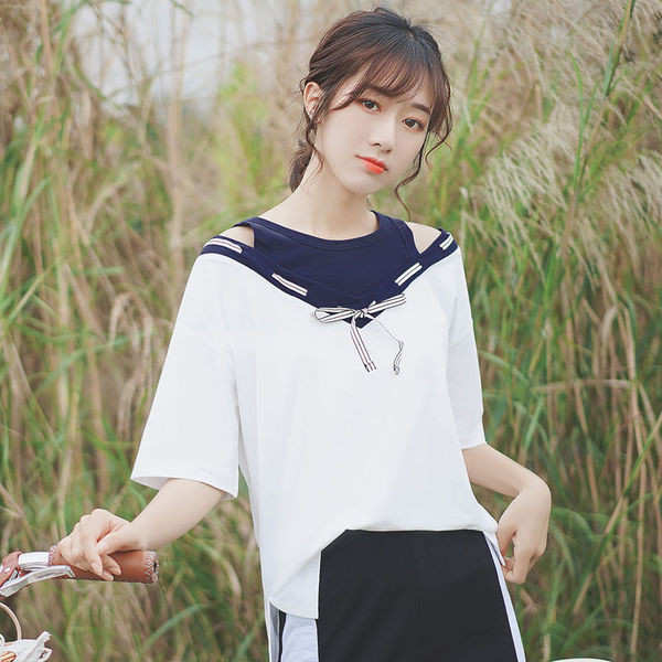 Bluză de damă elegantă cu mâneci scurte și model asimetric cu panglică