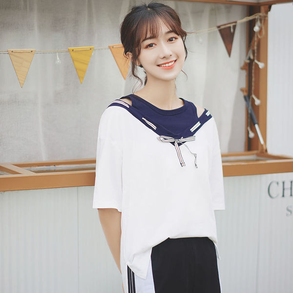 Bluză de damă elegantă cu mâneci scurte și model asimetric cu panglică