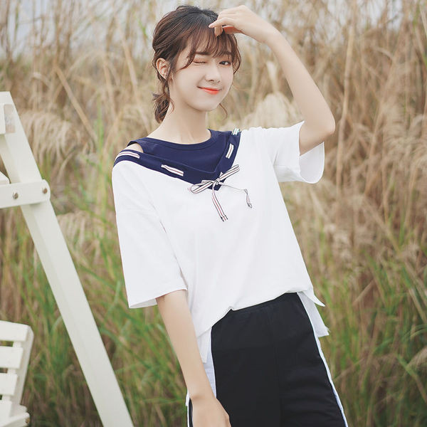 Bluză de damă elegantă cu mâneci scurte și model asimetric cu panglică