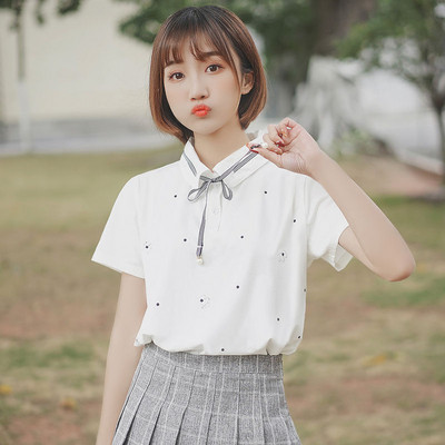 Bluză de damă elegantă cu mâneci scurte în culoarea albă, cu o panglică