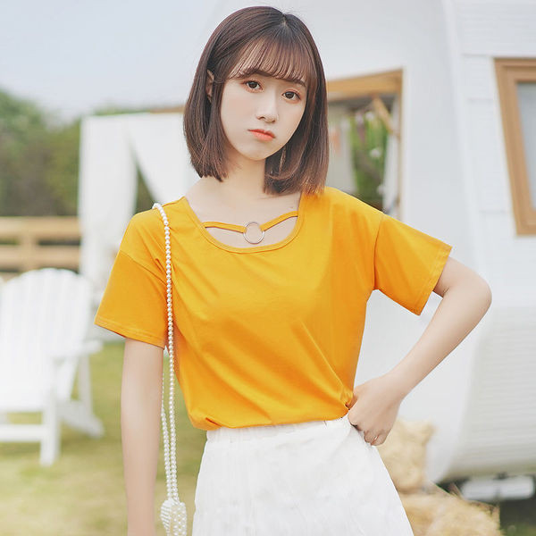 Alkalmi női blúz rövid ujjú, sárga fém elemmel