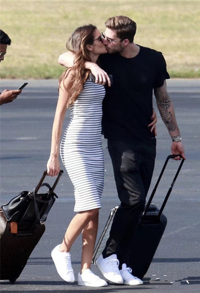 Alkalmi női csíkos ruha széles pántokkal