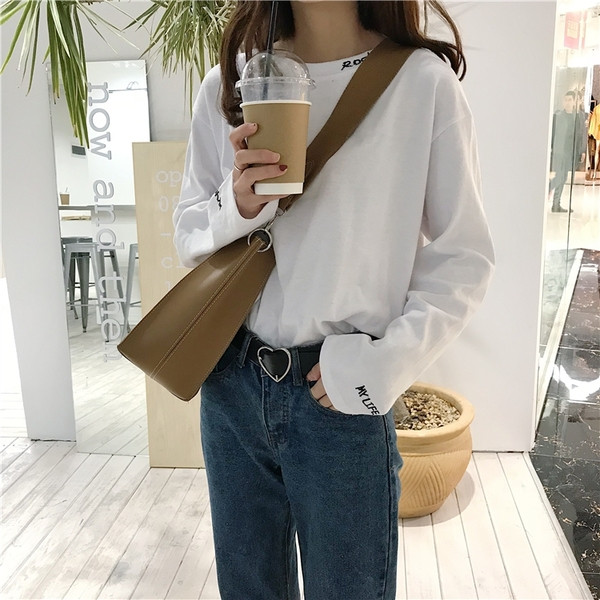 Stílusos női blúz hosszú ujjal és O-nyakkal