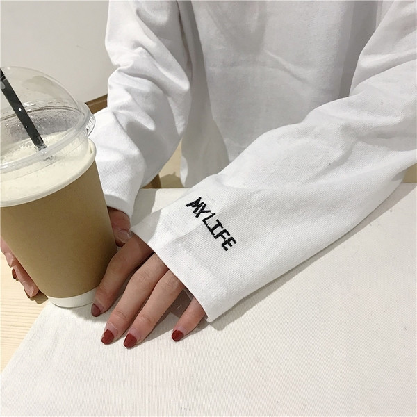 Stílusos női blúz hosszú ujjal és O-nyakkal