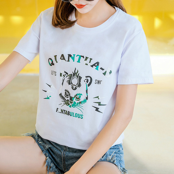 Tricou casual dama cu maneci scurte si aplicatie cu decolteu O