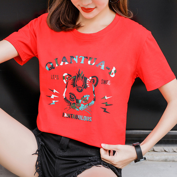 Tricou casual dama cu maneci scurte si aplicatie cu decolteu O