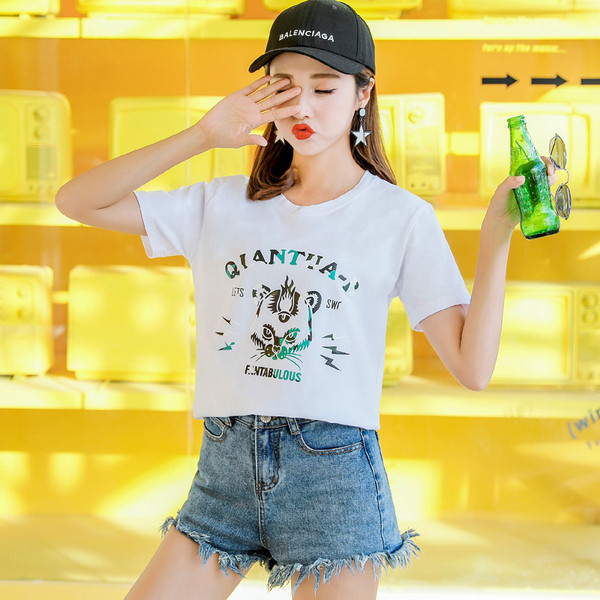 Tricou casual dama cu maneci scurte si aplicatie cu decolteu O