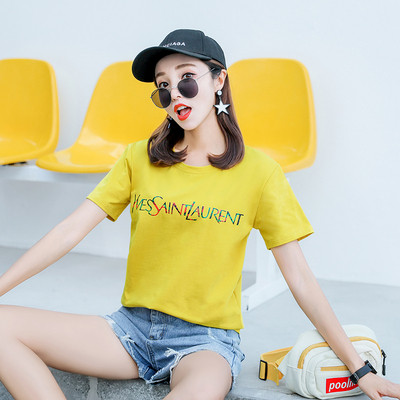 Tricou de damă modern cu mâneci scurte și inscripție colorată în mai multe culori