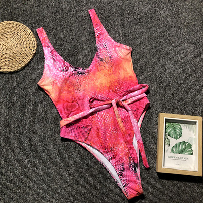 Costum de baie actual pentru femei cu model