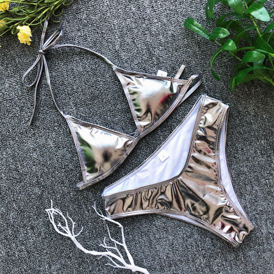 Costum de baie de damă modern în două părți, argintiu și auriu