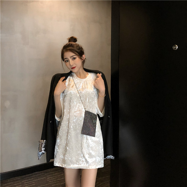 Bluză de damă elegantă cu mâneci scurte în alb și negru cu paiete