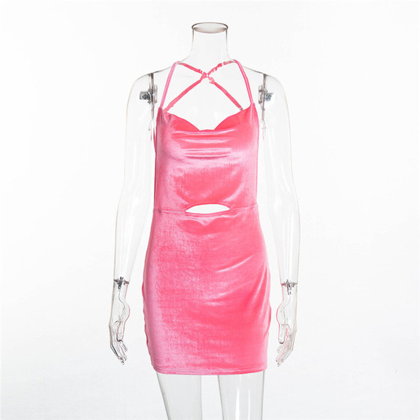 Modern női bársonyruha vékony pántokkal, rózsaszín színben