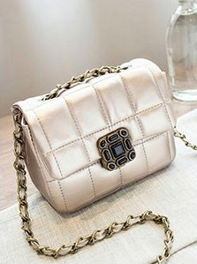 Stílusos női táska hosszú pánttal, három színben