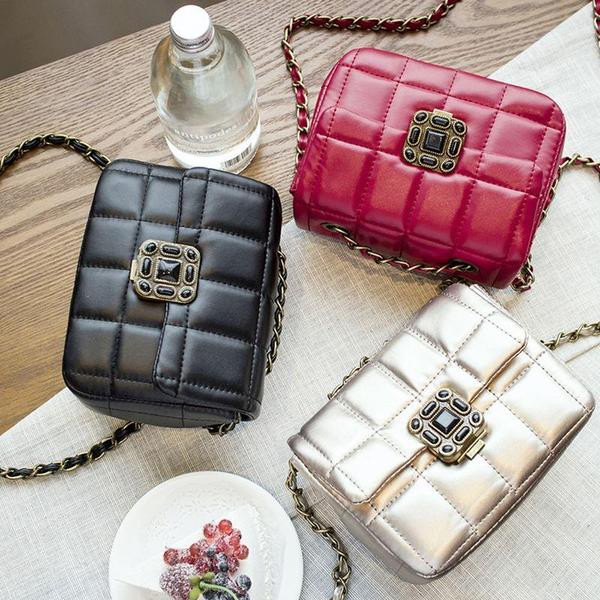 Stílusos női táska hosszú pánttal, három színben