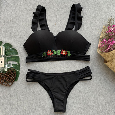 Kétrészes női fürdőruha virágos hímzéssel, fekete színben