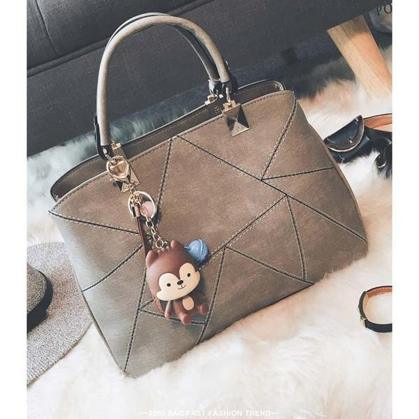 Κομψή δερμάτινη τσάντα κυρίες με τρισδιάστατη διακόσμηση