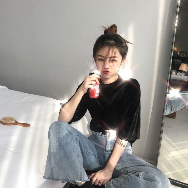 Bluză de damă modernă cu mâneci scurte de catifea în negru