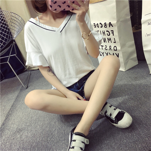 Tricou elegant de damă cu mâneci scurte și decolteu în V