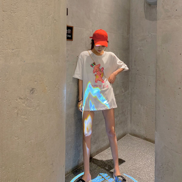 Tricou de dama modern cu maneca scurta si aplicatie