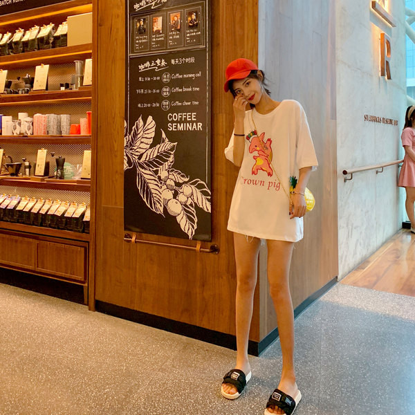 Tricou de dama modern cu maneca scurta si aplicatie