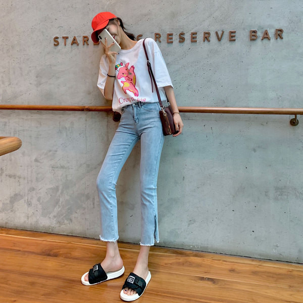 Tricou de dama modern cu maneca scurta si aplicatie