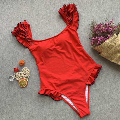 Κυρίες πλήρες μαγιό σε τέσσερα χρώματα