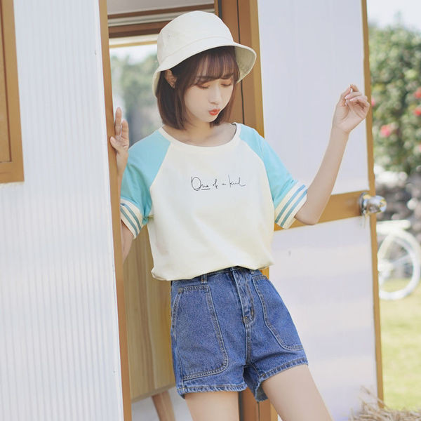 Alkalmi női blúz felirattal, rövid ujjal