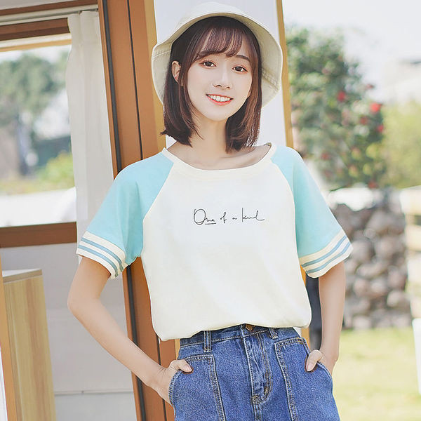 Alkalmi női blúz felirattal, rövid ujjal