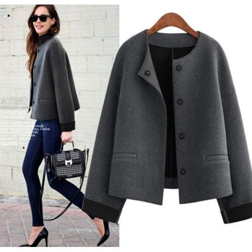 Geaca de dama eleganta cu nasturi in doua culori