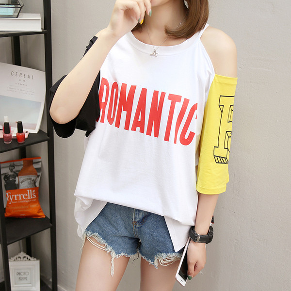 Női blúz felirattal és rövid ujjú széles modellel