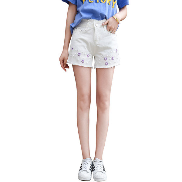 Pantaloni scurti de dama alb cu broderii si perle