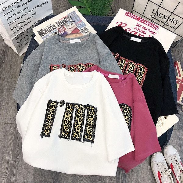 Modern női póló rövid ujjal, leopárd mintával négy színben