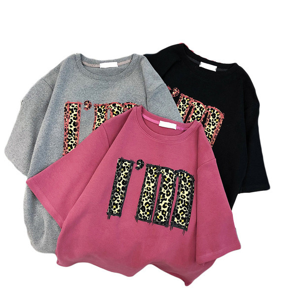 Modern női póló rövid ujjal, leopárd mintával négy színben