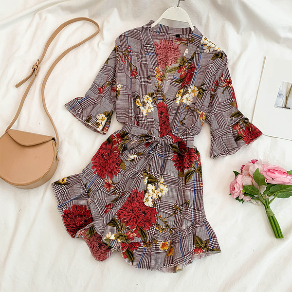Női kockás jumpsuit virágmotívumokkal, két színben