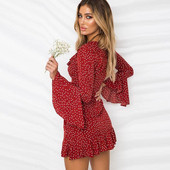 Μοντέρνο φόρεμα κυρίες με πολλά μανίκια λωτού