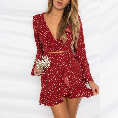 Μοντέρνο φόρεμα κυρίες με πολλά μανίκια λωτού