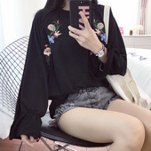 Κομψή μπλούζα με μακριά μανίκια και κεντήματα σε διάφορα χρώματα