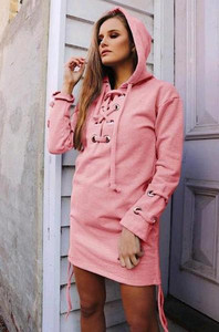 Sport-alkalmi női ruha kapucnival és nyakkendővel négy színben