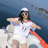 Μοντέρνα κυρία μπλούζα μανίκι και εκτύπωση