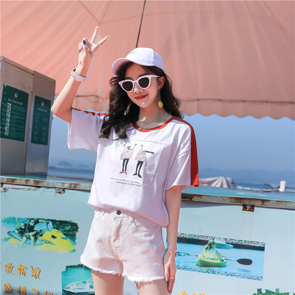 Μοντέρνα κυρία μπλούζα μανίκι και εκτύπωση