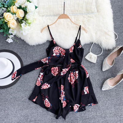 Virágos motívumokkal ellátott rövid női overall, fekete színben