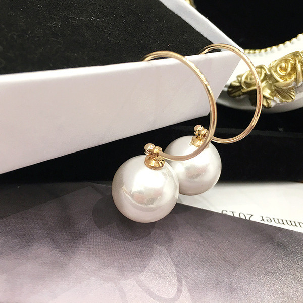 Cercei eleganti de dama in culoarea aurie cu perle