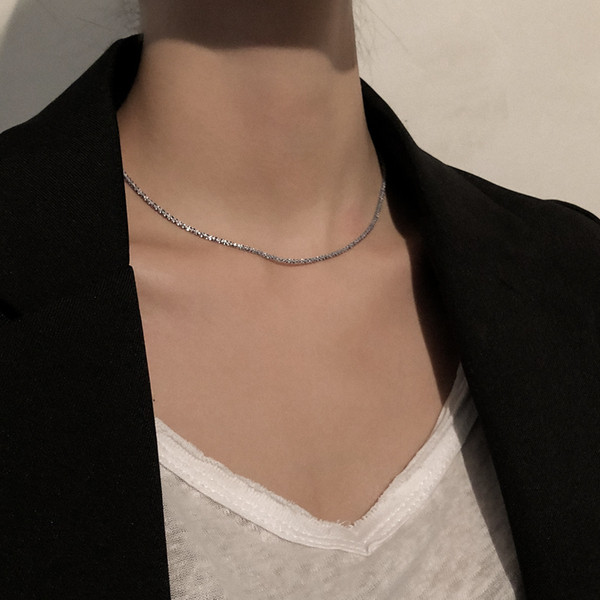 Egyszerű női nyaklánc ezüst színben