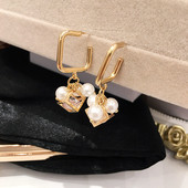 Cercei moderni de dama de culoare aurie cu pandantive