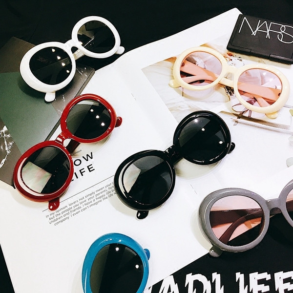 Aktuális női napszemüvegek különböző színekben